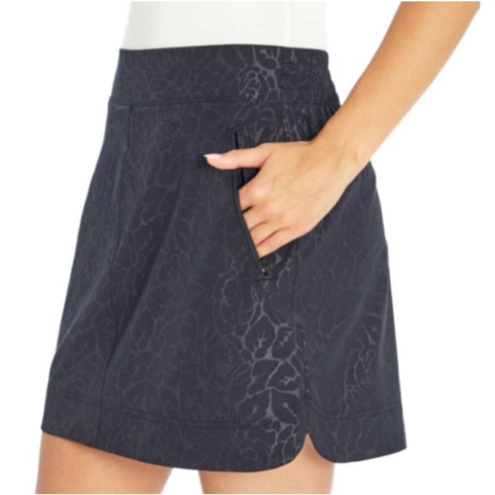 Orvis Embossed Pull-On Travel Skort Black Rose Embossed Print Size Small